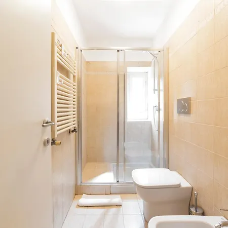 Roomy Close To Subway M5!