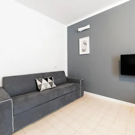 Roomy Close To Subway M5! * Μιλάνο