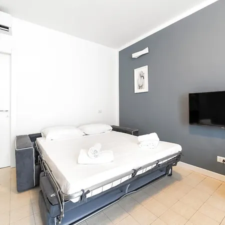 Roomy Close To Subway M5! Διαμέρισμα