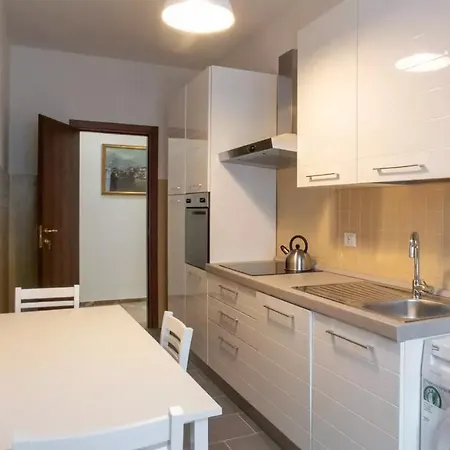 Apartment Cozy And Modern In Corvetto Milan