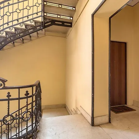 Guesthost - Lovely Near Piazza Firenze! Mediolan