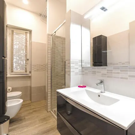 شقة Guesthost - Lovely Near Piazza Firenze!