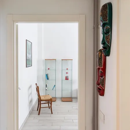 Spacious Retreat Steps From Lambrate Metro- Via Pacini *