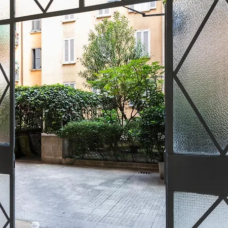 Casa Zara - Metro Lines *