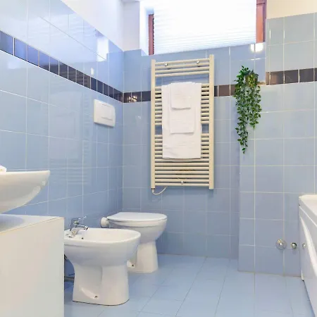 The Rent - Cozy Loft In Corso Sempione District 밀라노