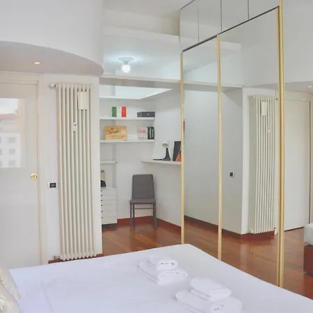 New Renovated With Balcony Porta Romana شقة ميلان