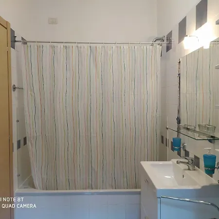 Zara Cosy & Cheap Apt - Easy Parking Apartment