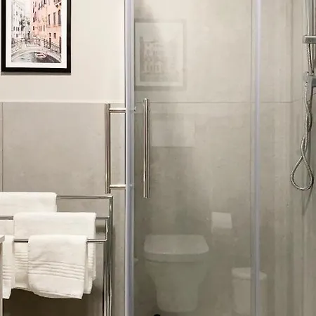 The Wallpaper House 아파트