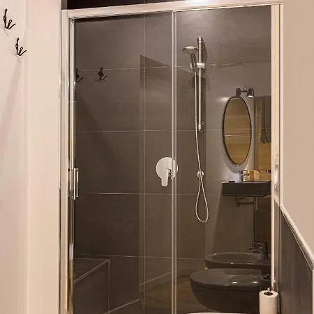 Guesthost - Comfy In Isola Milano