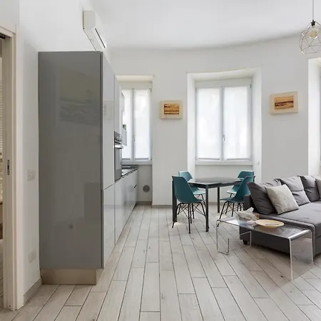 Spacious Retreat Steps From Lambrate Metro- Via Pacini Milan