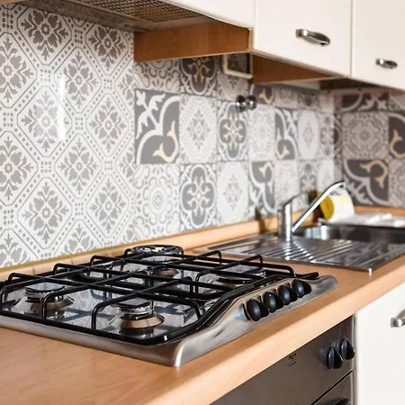 Guesthost - Navigli & Porta Genova M2 Cozy