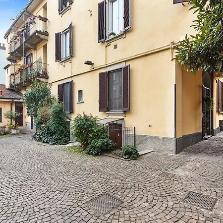 Guesthost - Navigli & Porta Genova M2 Cozy Apartmán *