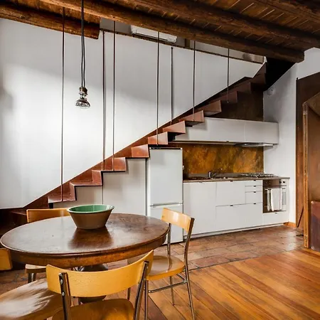 Duplex Incantevole Sui Tetti Nel Cuore Dei Navigli Μιλάνο