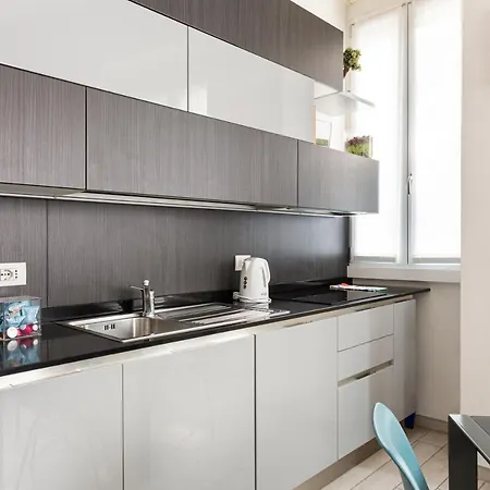 Apartment Spacious Retreat Steps From Lambrate Metro- Via Pacini