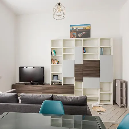 Apartment Spacious Retreat Steps From Lambrate Metro- Via Pacini Milan