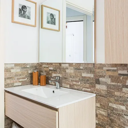 Spacious Retreat Steps From Lambrate Metro- Via Pacini *