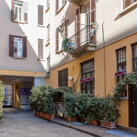 New In Downtown Close To Duomo شقة ميلان