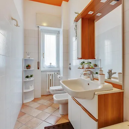 Guesthost - Darsena & Navigli Cosy Flat Апартаменты Милан