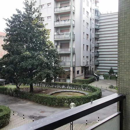Exquisite Balcony Near Metro Milán