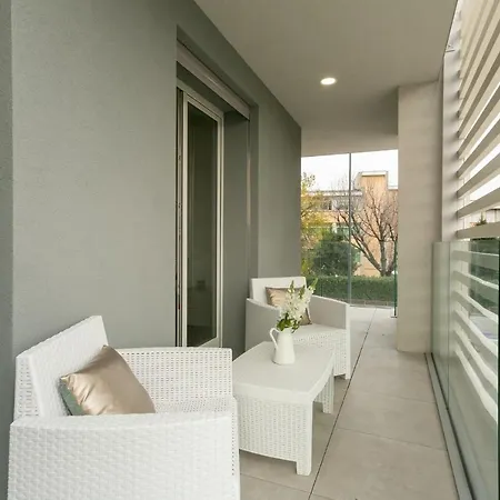 The Rent - Modern Close To Dergano *