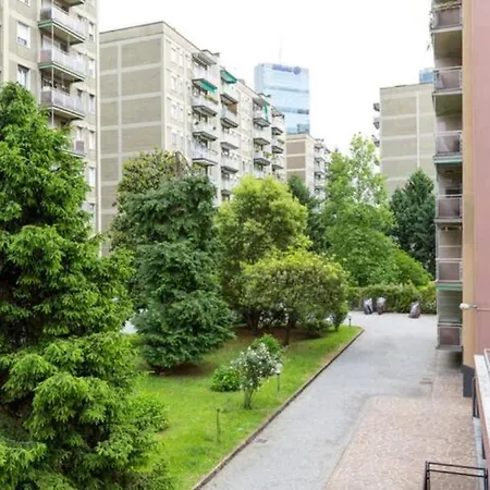 Guesthost - Life & Mico Cosy And Functional Milano