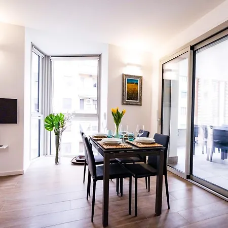 Amazing Brand New 2 Upper Scale With Gym Close To Metro Apartment *