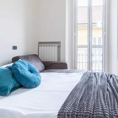 Joivy Elegant 1-br Flat Next To Centrale Μιλάνο