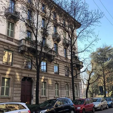 Apartment Casa Alberto Da Giussano, Elegante Bilocale In Centro Con Balcone Sul Parco Milan