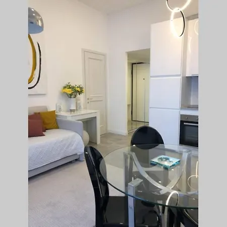 Casa Alberto Da Giussano, Elegante Bilocale In Centro Con Balcone Sul Parco Apartment *