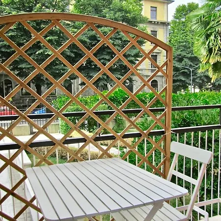 Aiello Executive 2*