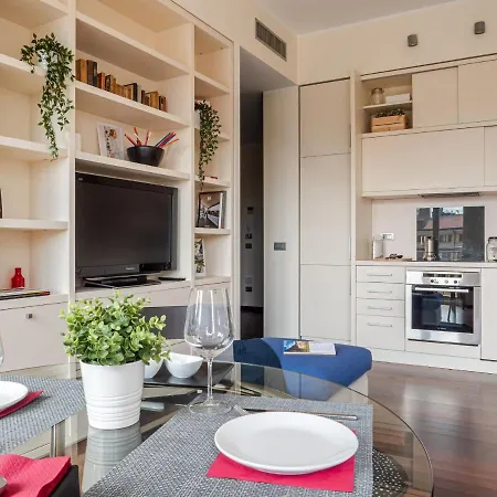 The Rent - Bright Two-bedroom In De Amicis Lejlighed *