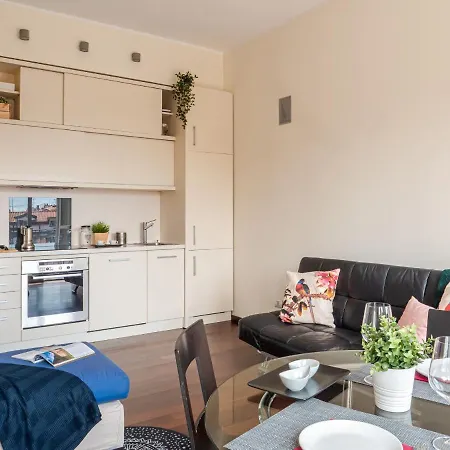The Rent - Bright Two-bedroom In De Amicis
