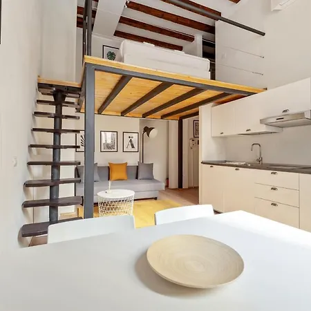 Guesthost - Porta Venezia Modern Loft - The Door *