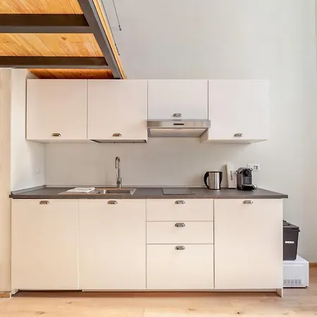 Guesthost - Porta Venezia Modern Loft - The Door *