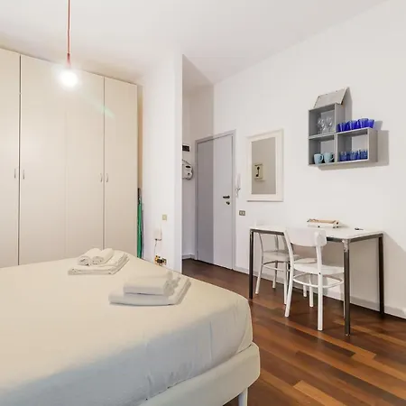 Apartamento Joivy Sleek Flat With Balcony Near Mudec Museum And Navigli Area Milán
