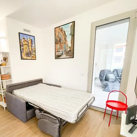 Amazing Brand New 2 Upper Scale With Gym Close To Metro *