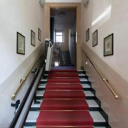 Guesthost - Piazzale Susa Bright Flat Con Veranda 아파트 *