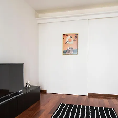 Exquisite Balcony Near Metro * Milan