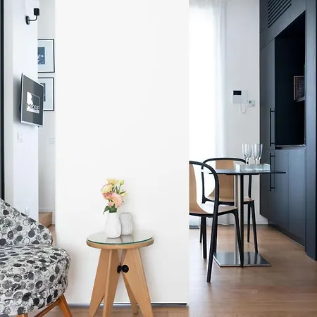 Bmore Apartments Duomo - Luxury Apartments Near Duomo 아파트호텔 밀라노