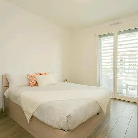 The Rent - Modern Close To Dergano Διαμέρισμα *