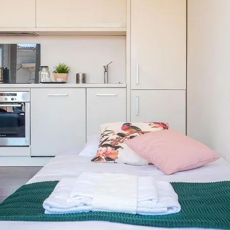 The Rent - Bright Two-bedroom In De Amicis * מילאנו