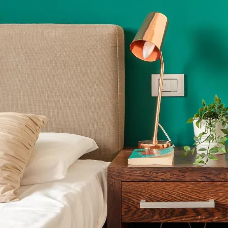 The Rent - Bright Two-bedroom In De Amicis Lägenhet