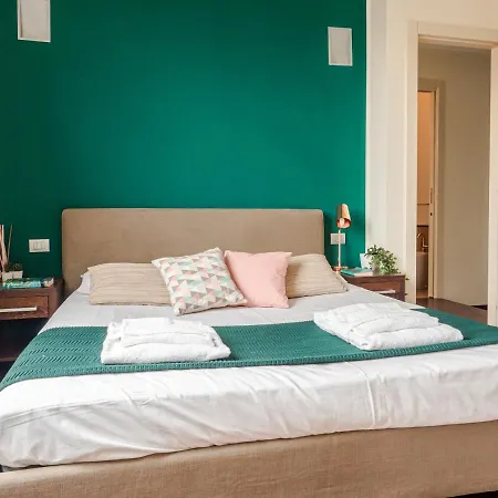 The Rent - Bright Two-bedroom In De Amicis