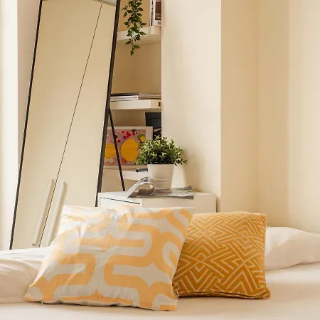 The Rent - Bright Two-bedroom In De Amicis *