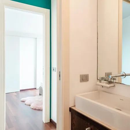 The Rent - Bright Two-bedroom In De Amicis * Milano