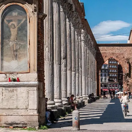 The Rent - Bright Two-bedroom In De Amicis *