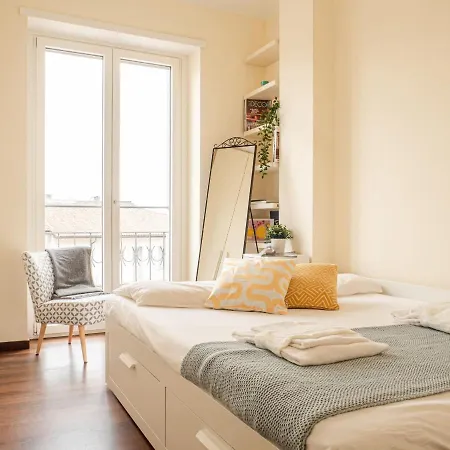 The Rent - Bright Two-bedroom In De Amicis