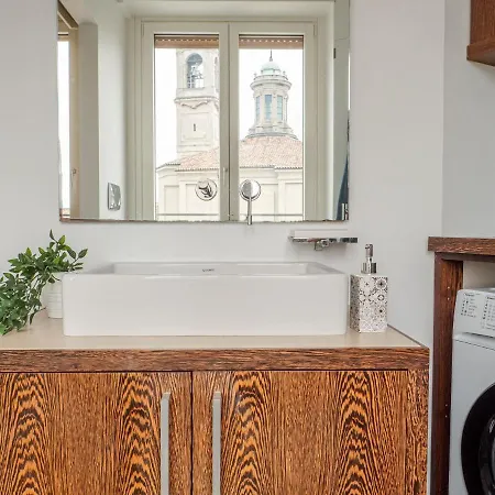 The Rent - Bright Two-bedroom In De Amicis Milano