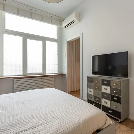 Tricolore Modern And Cozy Milão