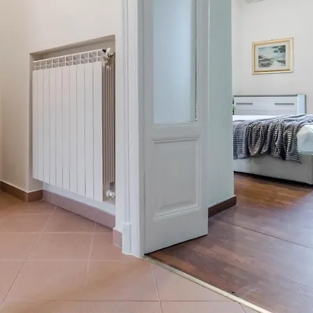 Joivy Elegant 1-br Flat Next To Centrale Διαμέρισμα